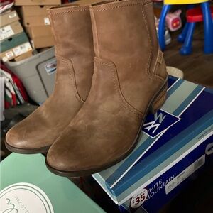 White Mountain Tan Leather Boots